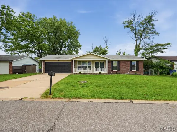 1072 King Carey Drive, Creve Coeur, MO 63146