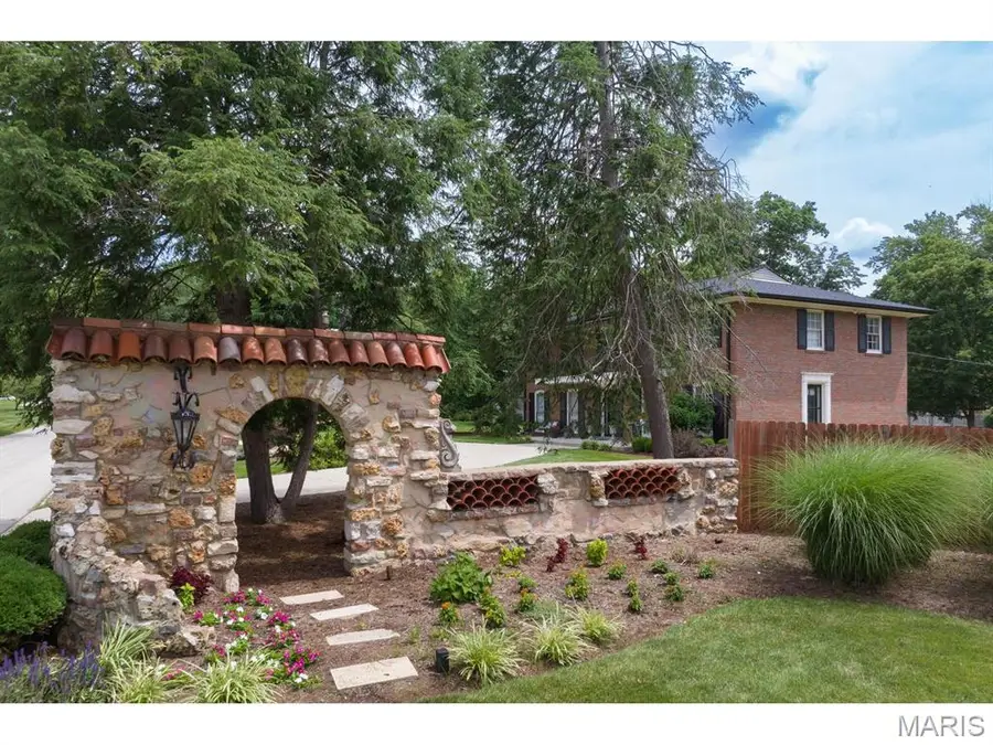 1 The Prado, Ladue, MO 63124 - #3