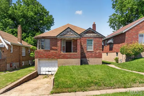 3023 Kemp Drive, Normandy, MO 63121