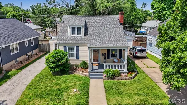 1721 W Adams Street, St Charles, MO 63301