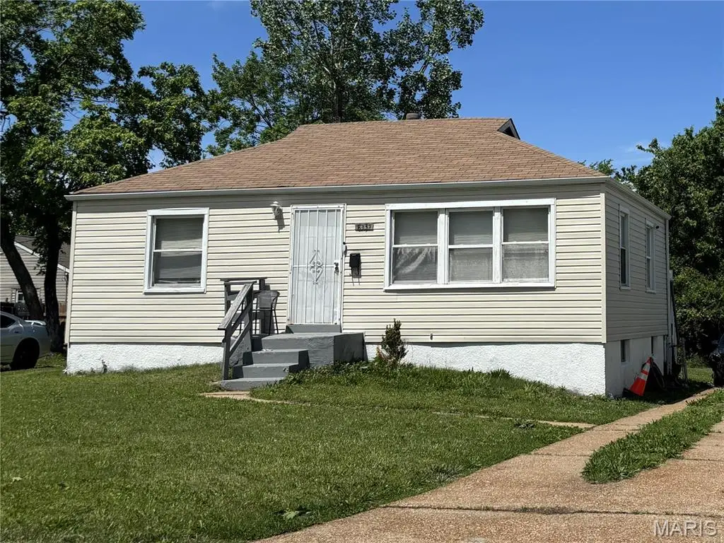 8235 Zoe Drive, Saint Louis, MO 63134 - #1