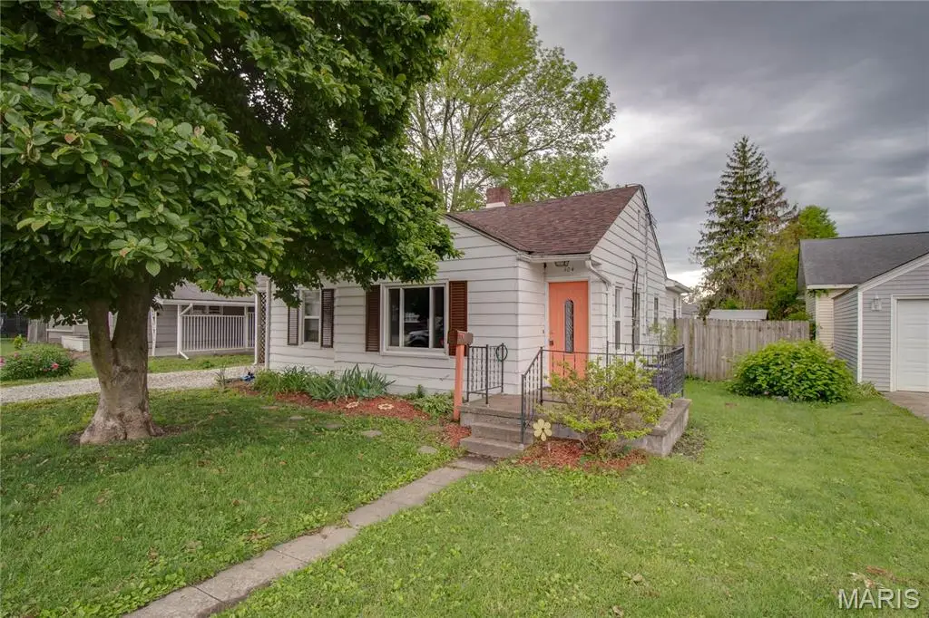 304 Harrison Street, Jerseyville, IL 62052 - #1