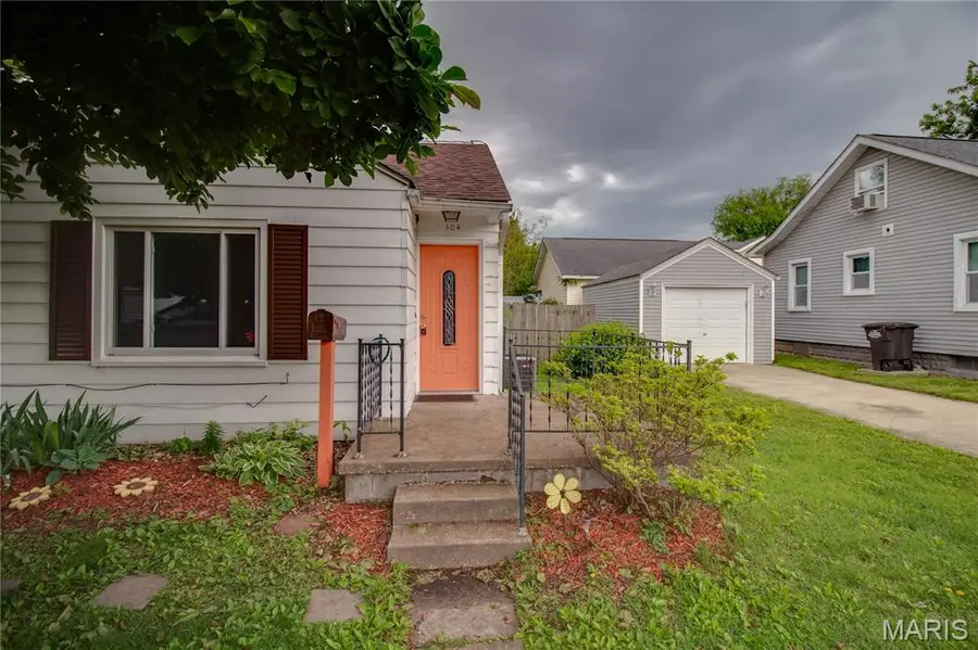 304 Harrison Street, Jerseyville, IL 62052 - #3