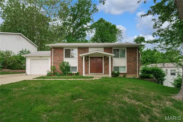 1357 Glenstone Drive, Maryland Heights, MO 63043