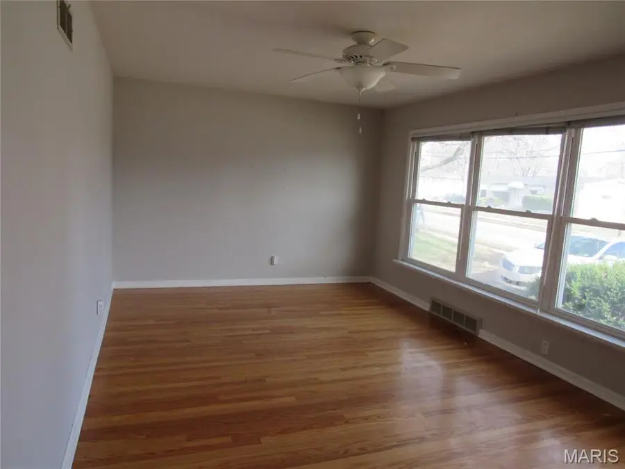 1090 Lindsay Lane, Florissant, MO 63031 - #2