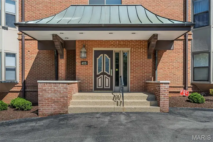 415 W Jefferson Avenue #301, Kirkwood, MO 63122 - #2