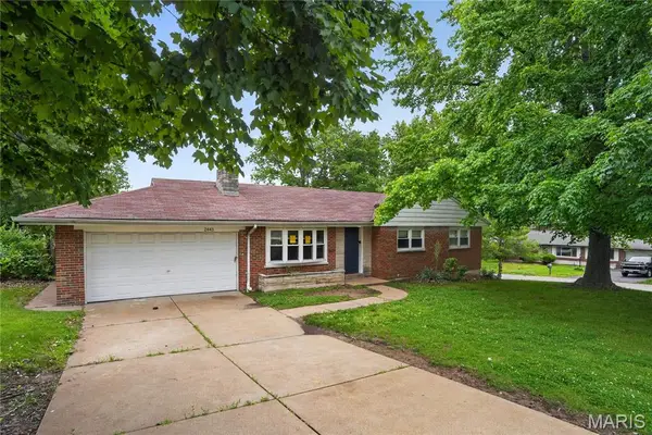 2443 Caverhill Drive, St Louis, MO 63136