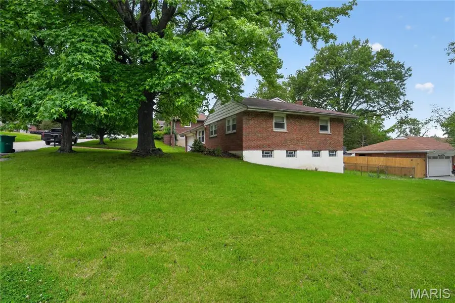 2443 Caverhill Drive, Saint Louis, MO 63136 - #3