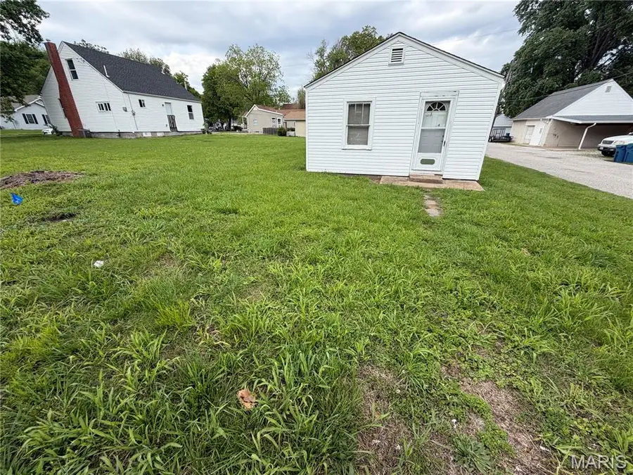 430 Tecumseh Street, Saint Charles, MO 63301 - #2