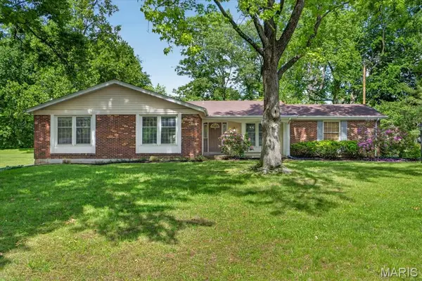 12467 Villa Hill Lane, Creve Coeur, MO 63141