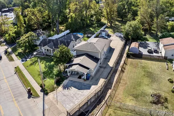 16 Midland Avenue, Maryland Heights, MO 63043