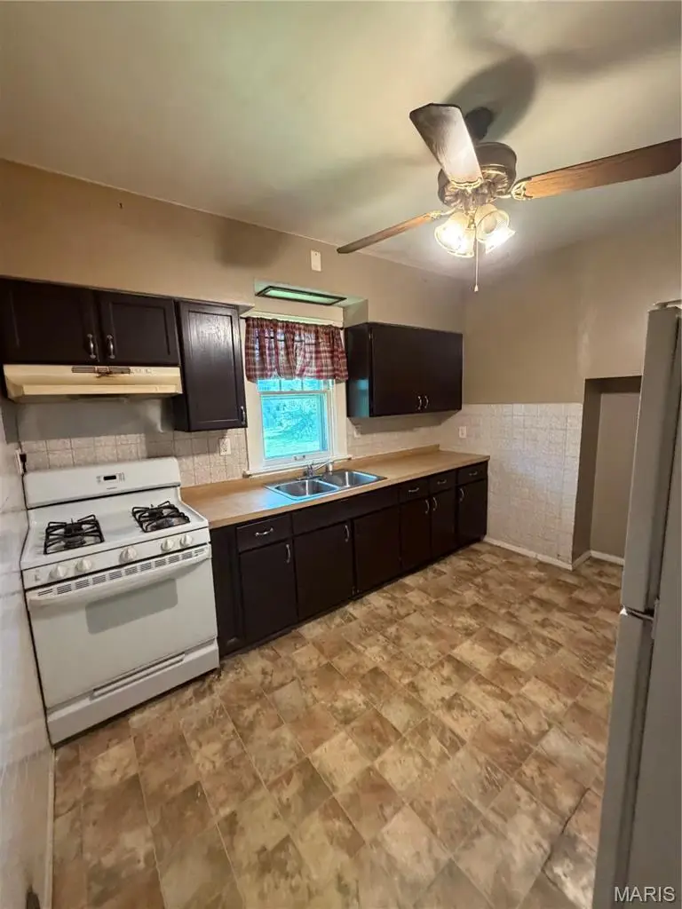 9450 Baltimore Avenue, Saint Louis, MO 63114 - #2