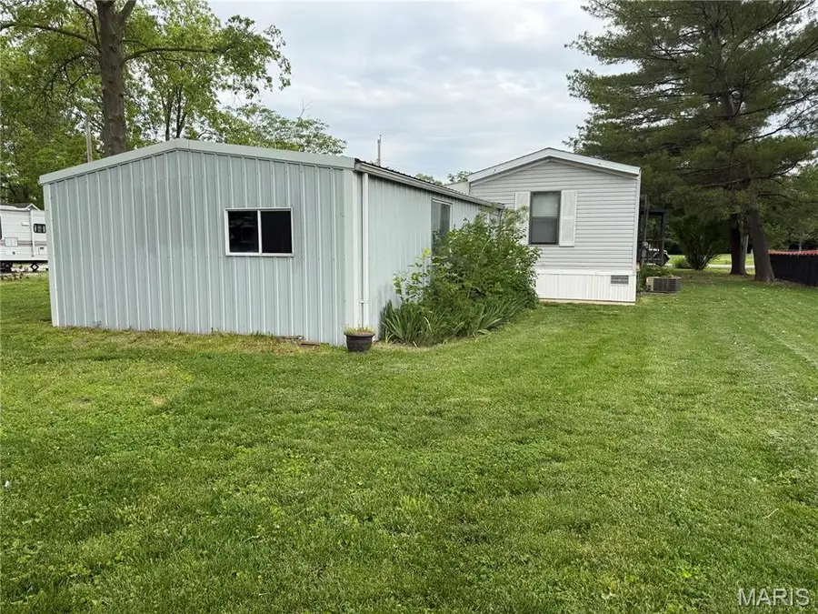 940 E 1st Street, Beckemeyer, IL 62219 - #3