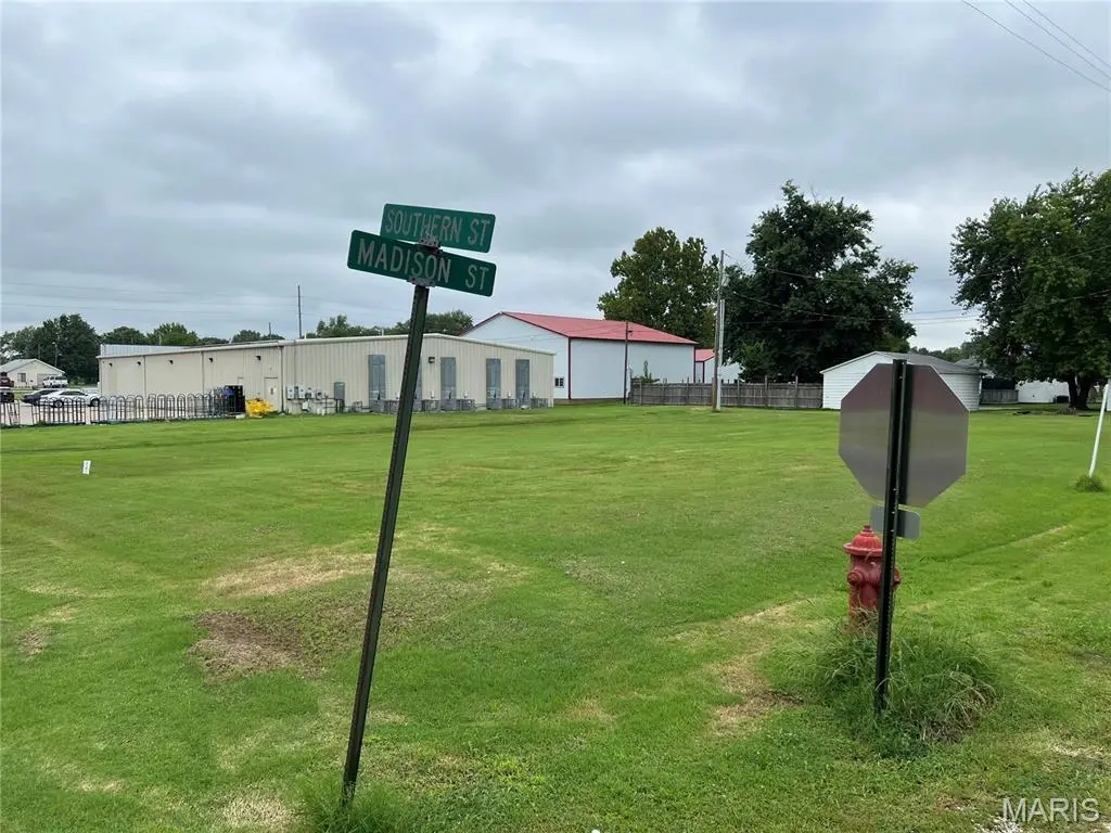 201 Southern Street, Gillespie, IL 62033 - #1
