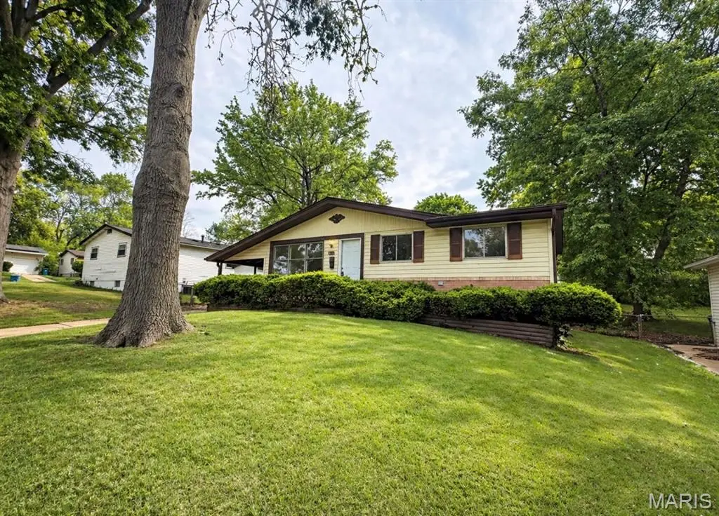 7018 Midwood Avenue, Hazelwood, MO 63042 - #1