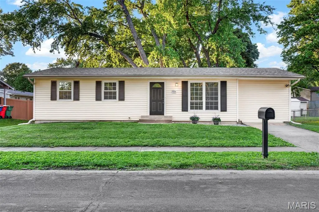 925 Dewayne Drive, Florissant, MO 63031 - #1