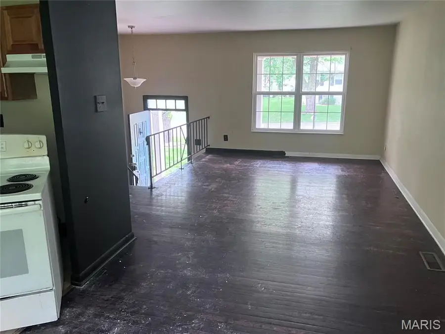 1420 Columbus Drive, Saint Louis, MO 63138 - #3