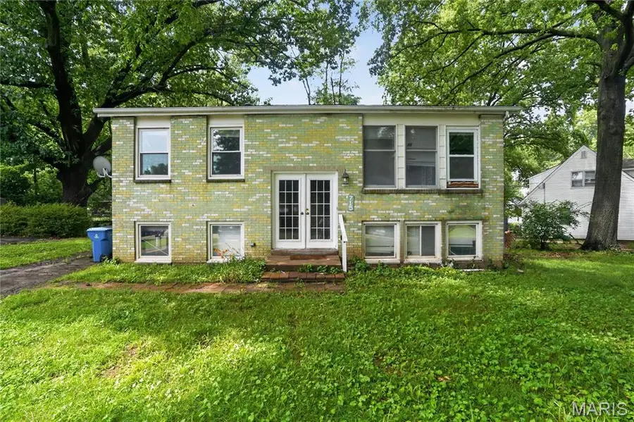715 Valencia Avenue, Saint Louis, MO 63138 - #2