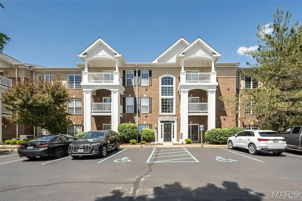 13101 Mill Crossing Court #300, Creve Coeur, MO 63141 - #1