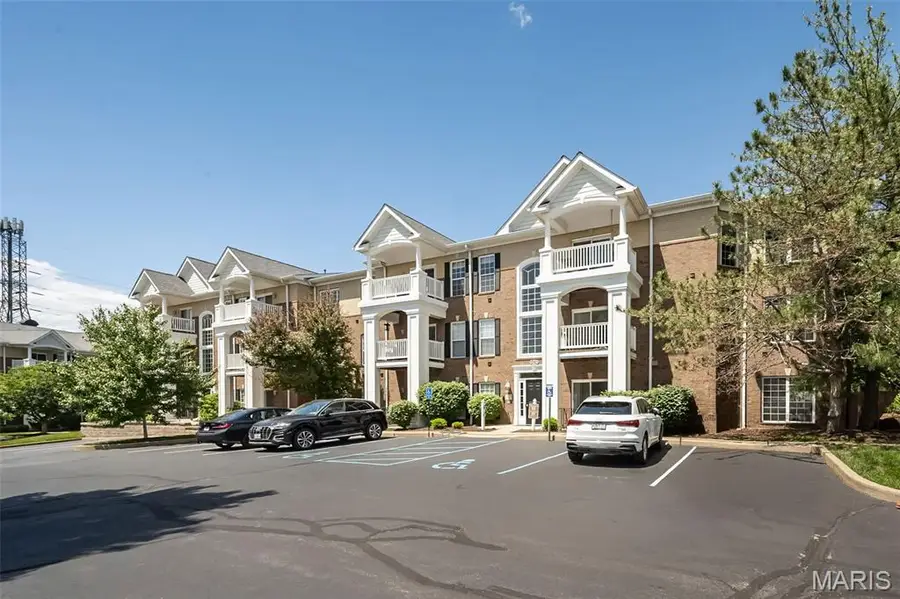 13101 Mill Crossing Court #300, Creve Coeur, MO 63141 - #2