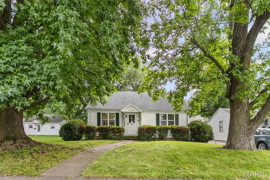 114 Andrew Avenue, Jerseyville, IL 62052 - #2