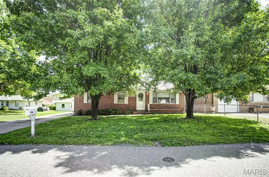 2709 Greenwood Lane, Godfrey, IL 62035 - #3