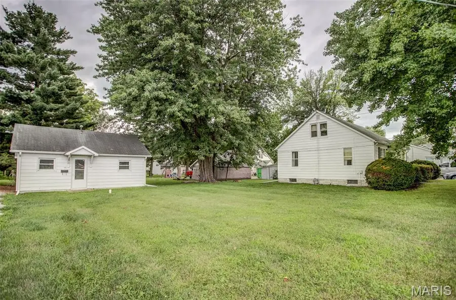 112 Andrew Avenue, Jerseyville, IL 62052 - #2