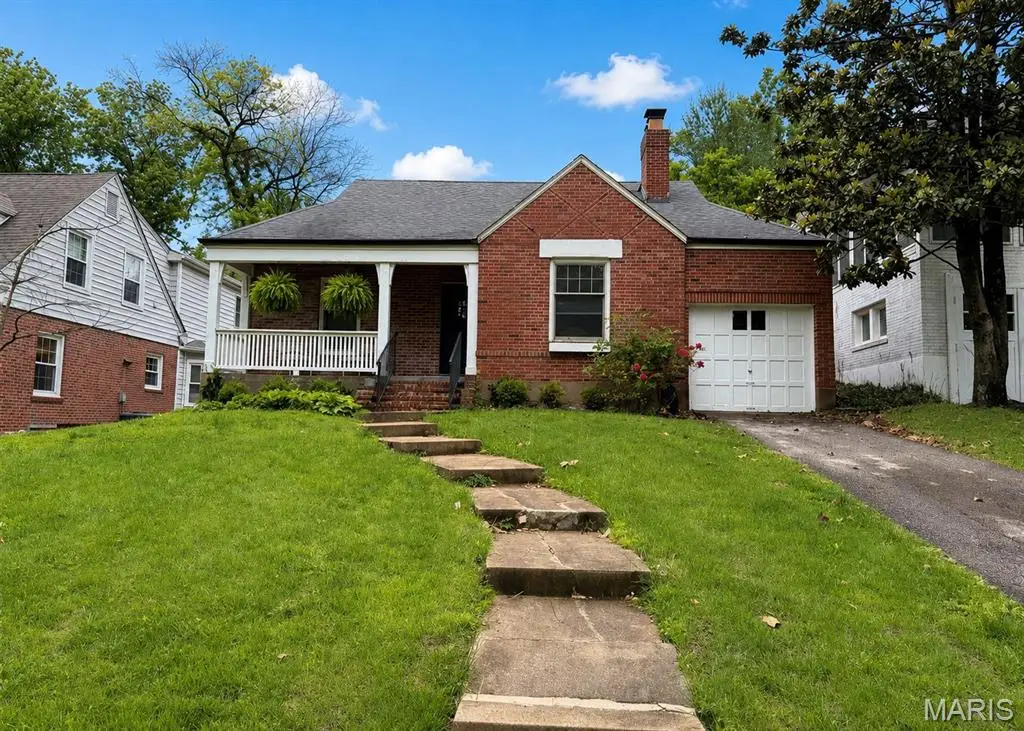 10 Burroughs Lane, Ladue, MO 63124 - #1