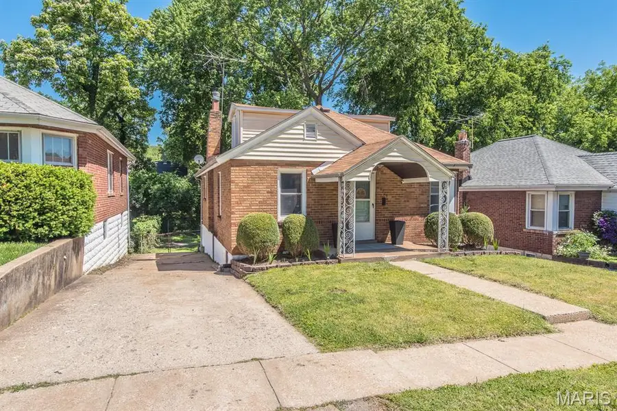 8725 Susan Avenue, Saint John, MO 63114 - #2