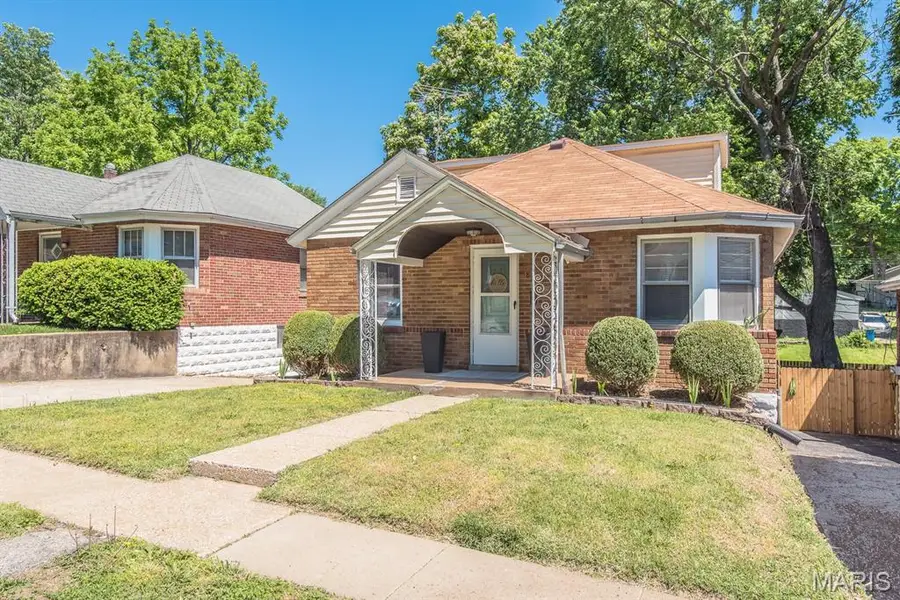 8725 Susan Avenue, Saint John, MO 63114 - #3