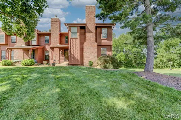 3016 Duclair Parkway #I, St Charles, MO 63303