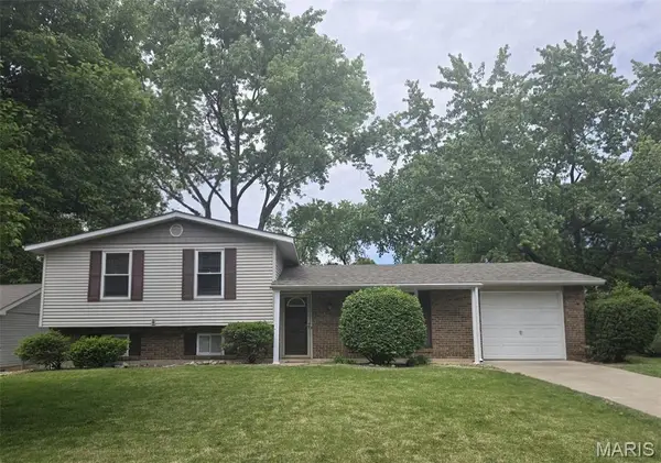 15 Creekside Drive, St Peters, MO 63376