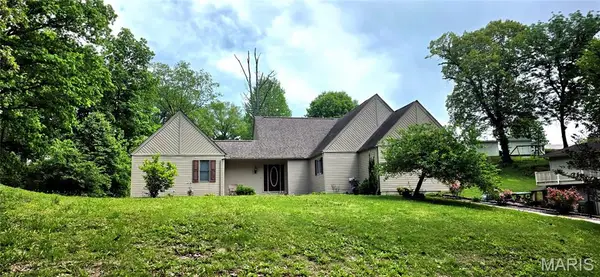 103 Estate Drive, Chester, IL 62233