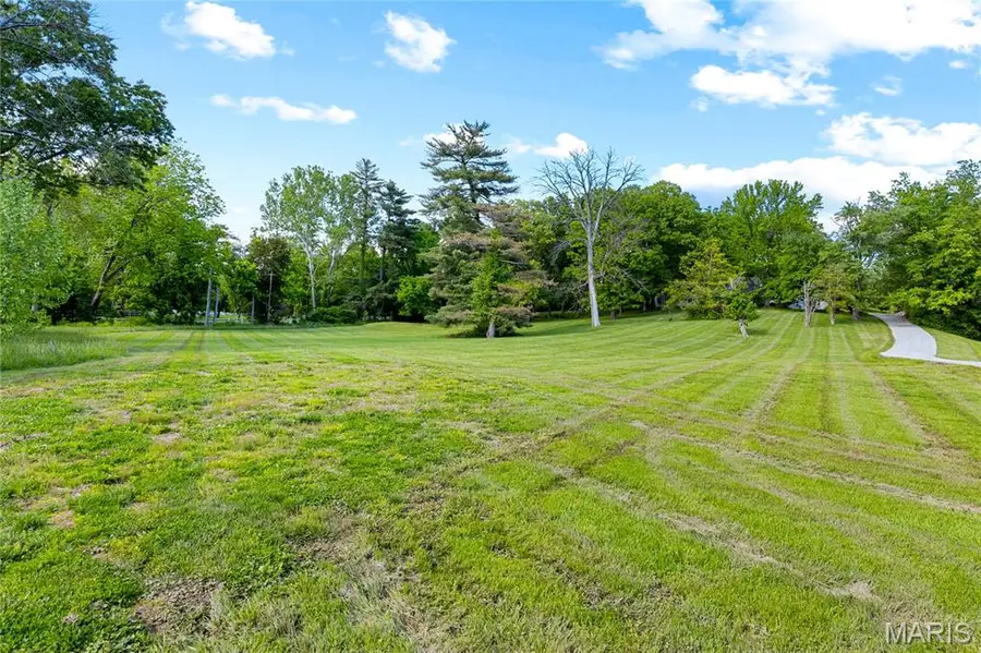 900 Weidman Road, Town And Country, MO 63017 - #2