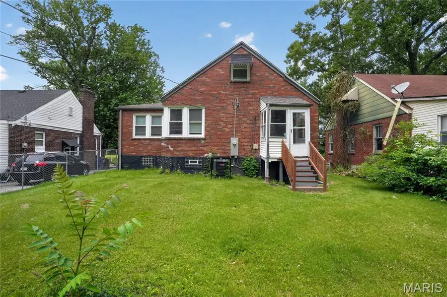 3722 Lawler Drive, Saint Louis, MO 63121 - #3