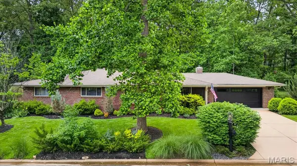 2316 Divot Drive, Crystal Lake Park, MO 63131