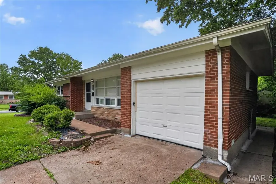 1500 Highmont Drive, Saint Louis, MO 63136 - #2