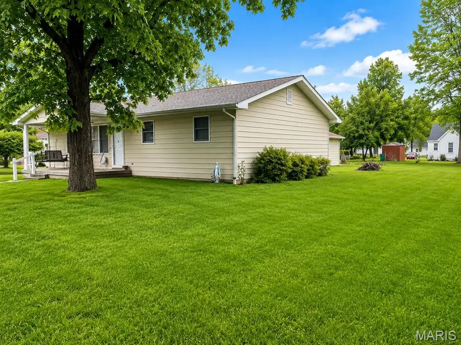 651 Dora Street, Beckemeyer, IL 62219 - #2