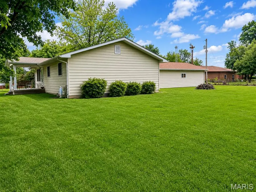 651 Dora Street, Beckemeyer, IL 62219 - #3