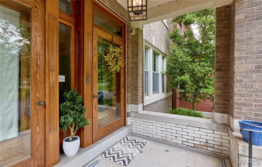 3863 Utah Place, Saint Louis, MO 63116 - #2