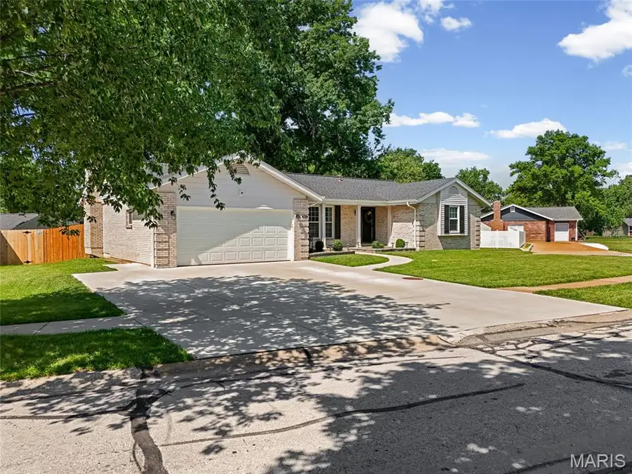 2854 Queen Bee Lane, Oakville, MO 63129 - #3