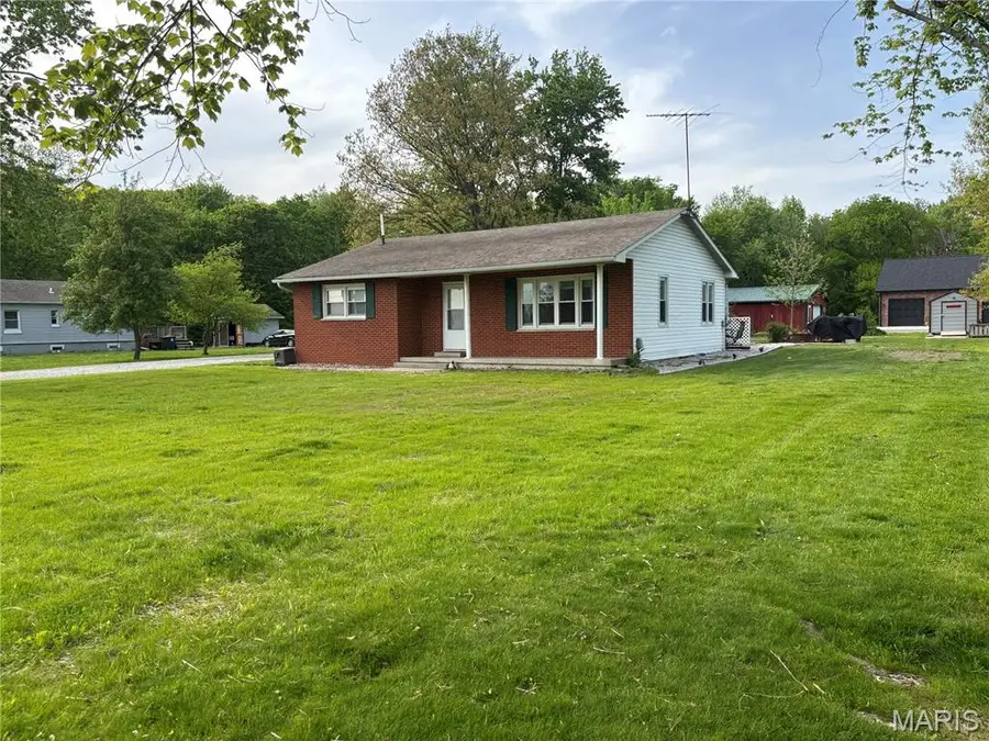272 4th Street, Mount Olive, IL 62069 - #2