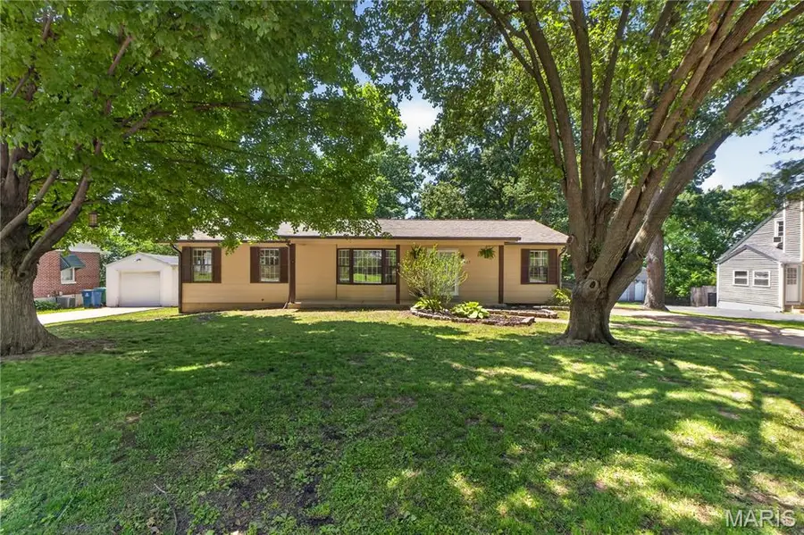 105 Lansing Avenue, Maryland Heights, MO 63043 - #2