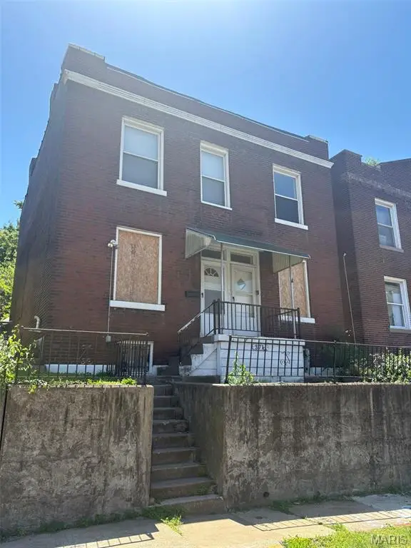 3710 S Broadway, St Louis, MO 63118