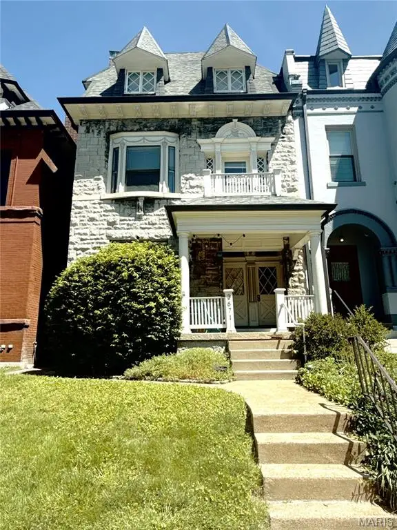 3671 Russell Boulevard, Saint Louis, MO 63110 - #1