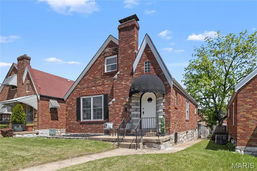 8624 Riverview Boulevard, Saint Louis, MO 63147 - #2