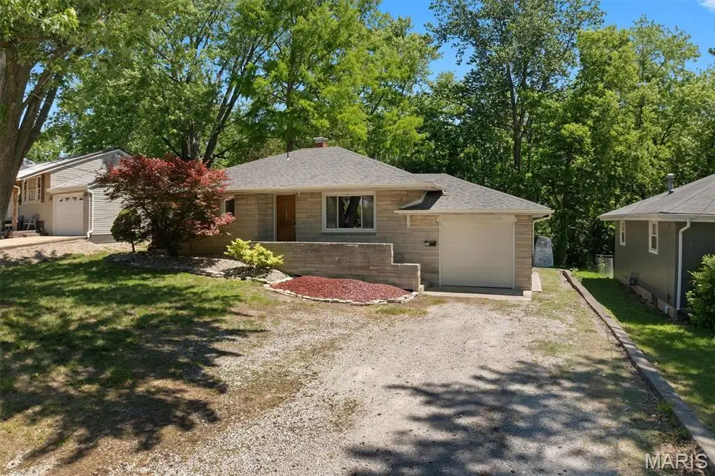 613 Poplar Street, Highland, IL 62249 - #1