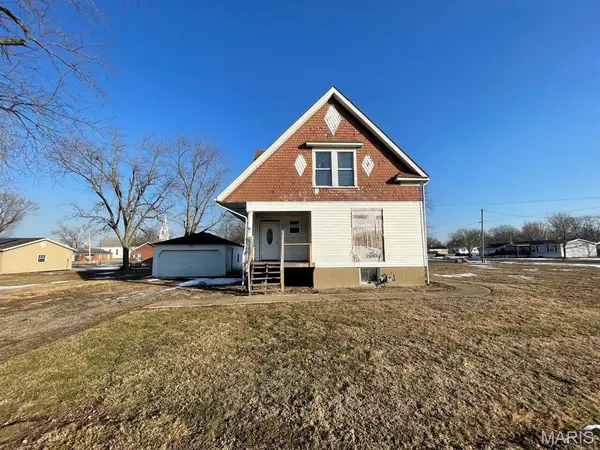 607 W Deck Street, New Douglas, IL 62074