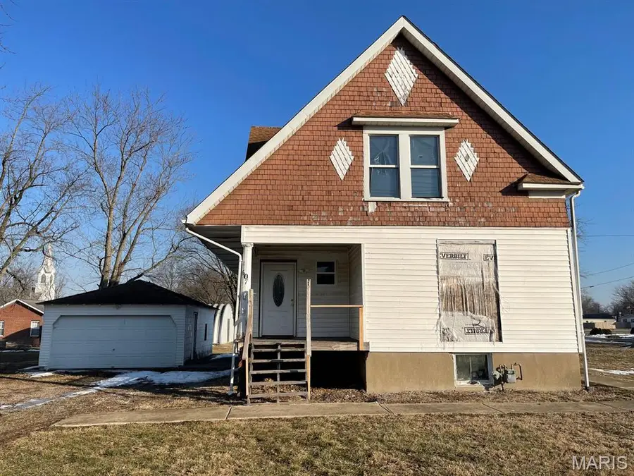 607 W Deck Street, New Douglas, IL 62074 - #2