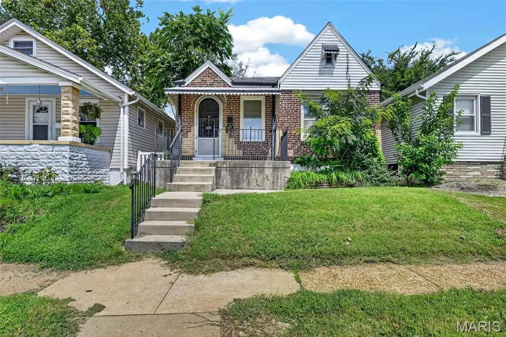 6425 Hoffman Avenue, Saint Louis, MO 63139 - #1